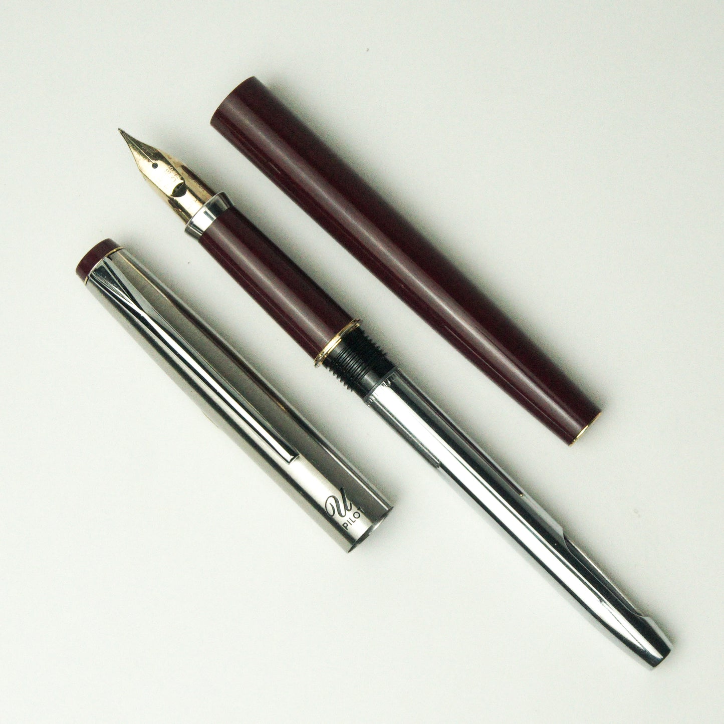 PILOT U BURGUNDY FOUNTAIN PEN (1977)