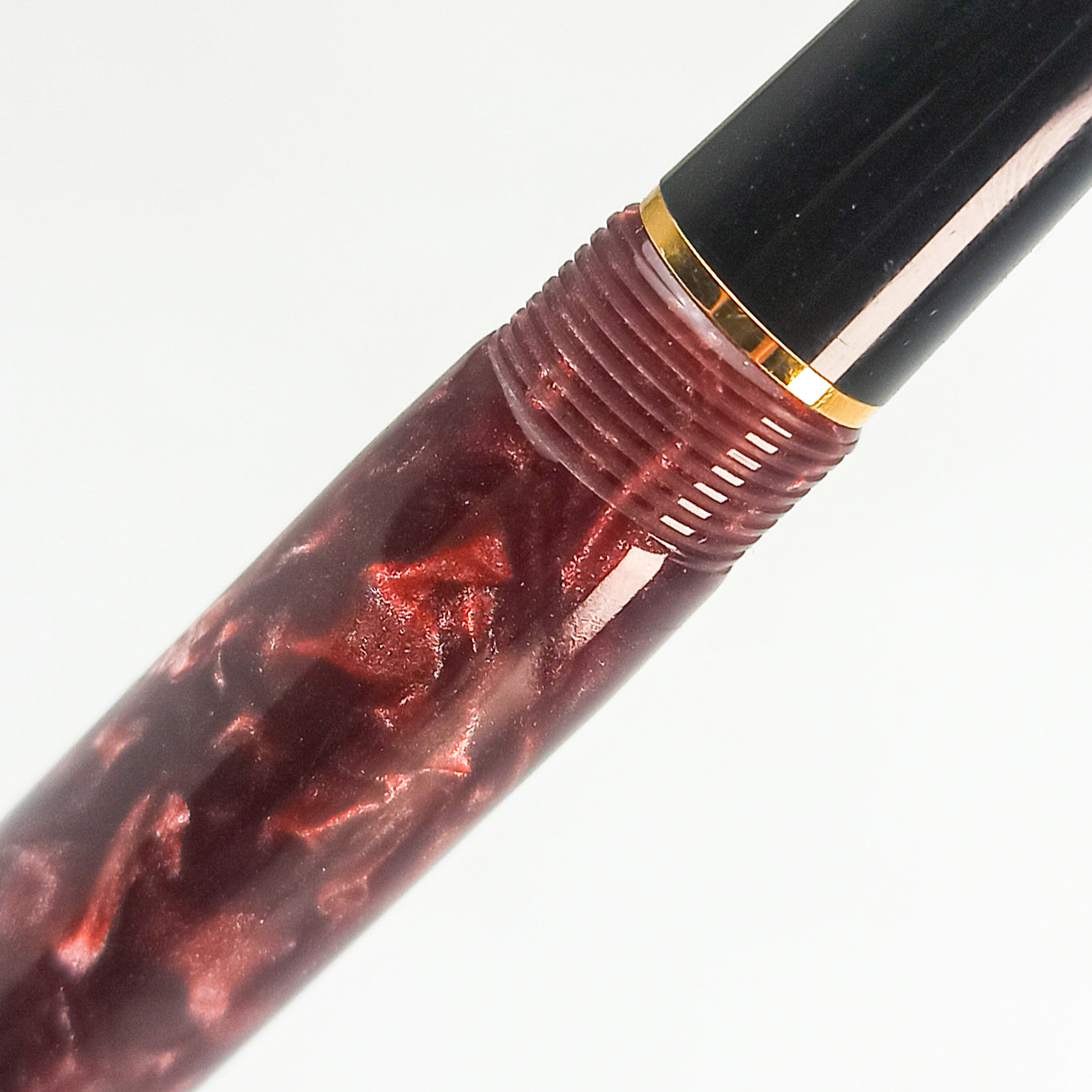 PARKER DUOFOLD INTERNATIONAL RED MARBLE MARK I FOUNTAIN PEN (1989)