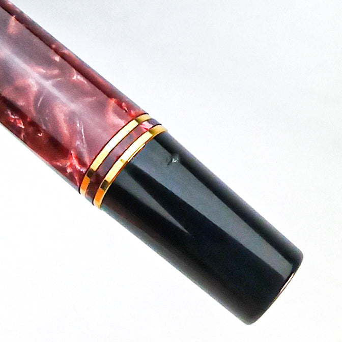 PARKER DUOFOLD INTERNATIONAL RED MARBLE MARK I FOUNTAIN PEN (1989)