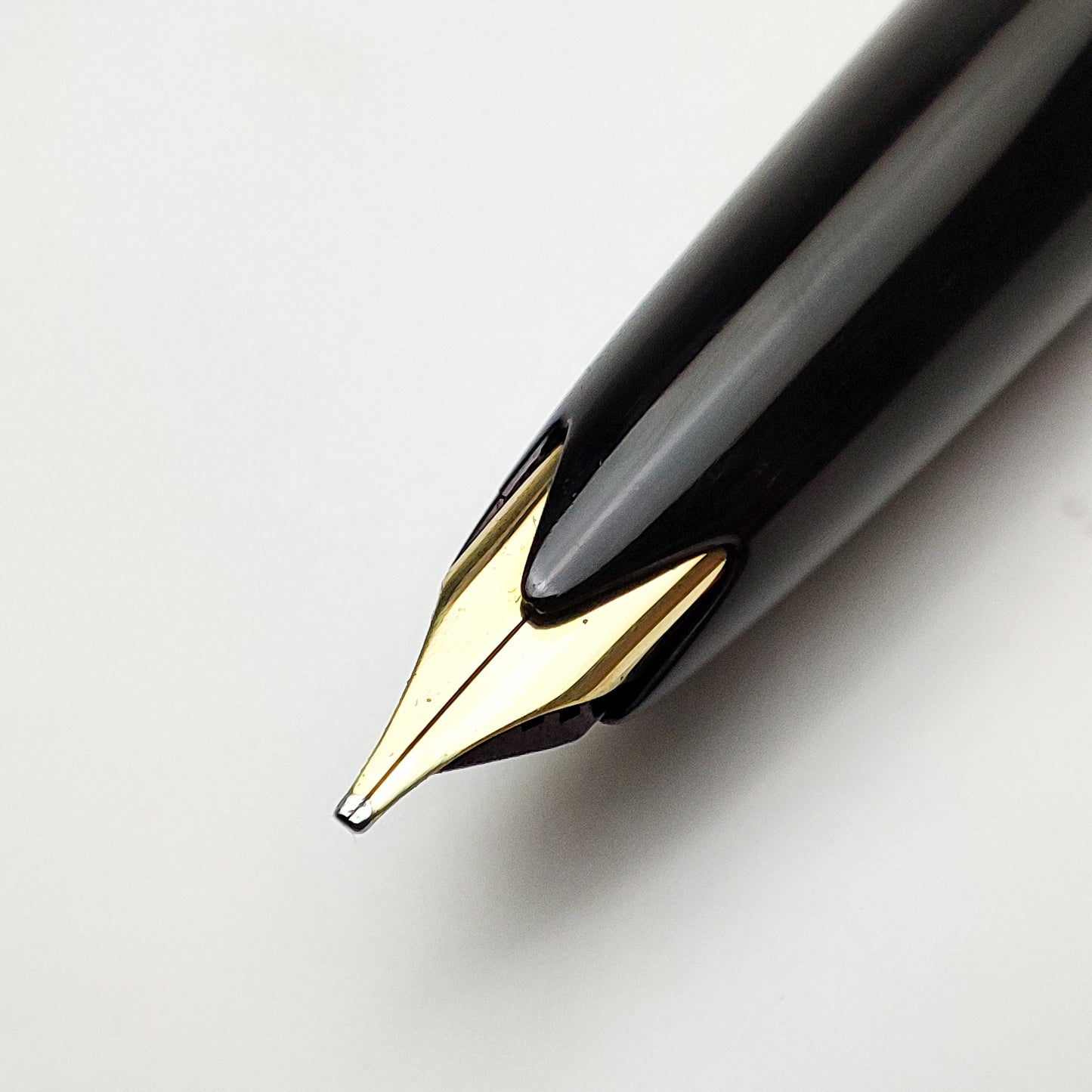 MONTBLANC MEISTERSTUCK No.84 FOUNTAIN PEN (1960s)