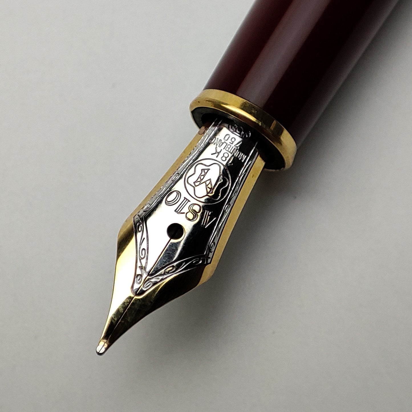 MONTBLANC 144 SOLITAIRE DOUE VERMEIL BURGUNDY FOUNTAIN PEN (1996)