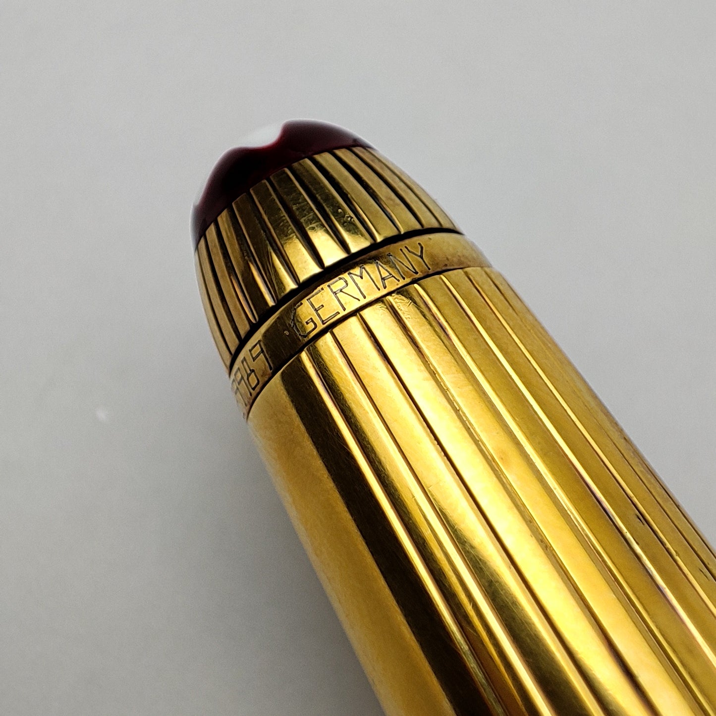 MONTBLANC 144 SOLITAIRE DOUE VERMEIL BURGUNDY FOUNTAIN PEN (1990s)