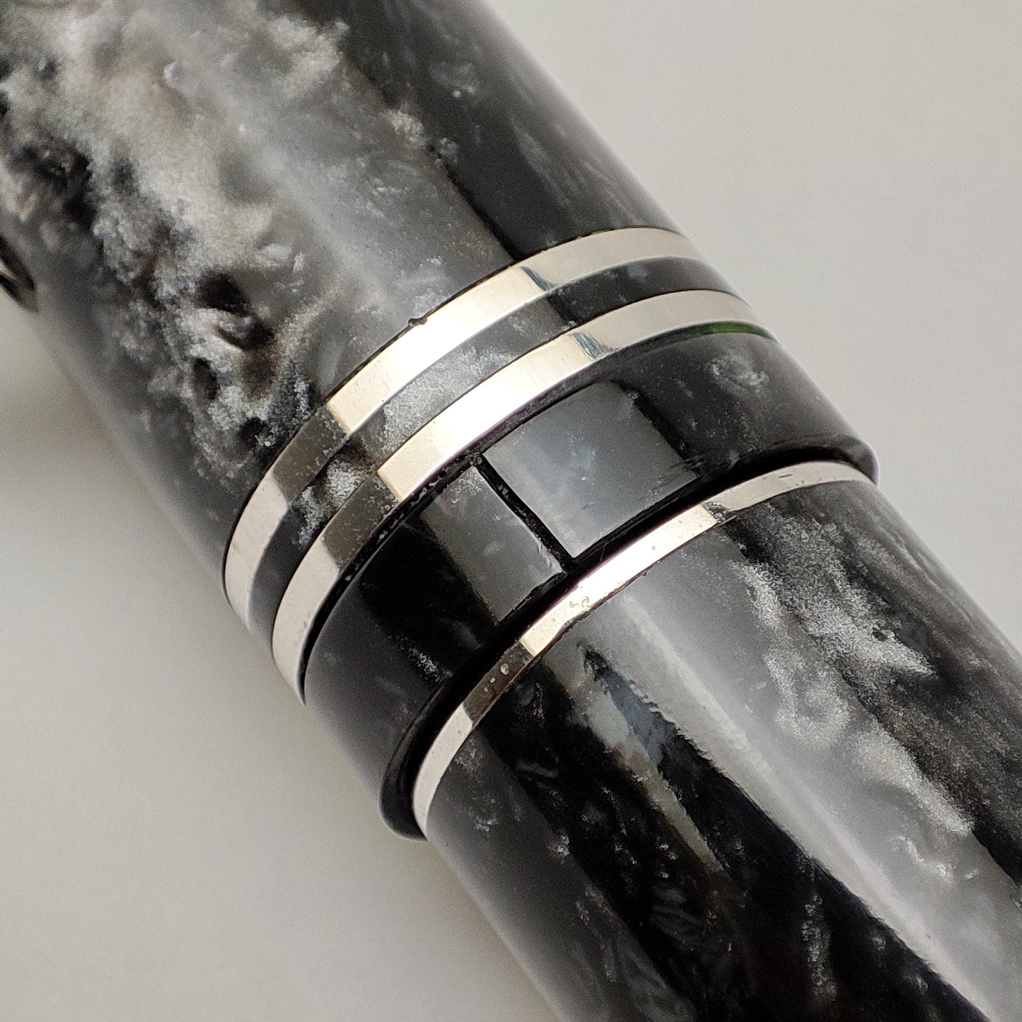 LEONARDO OFFICINA ITALIANA FURORE VULCANO RT FOUNTAIN PEN (2018)