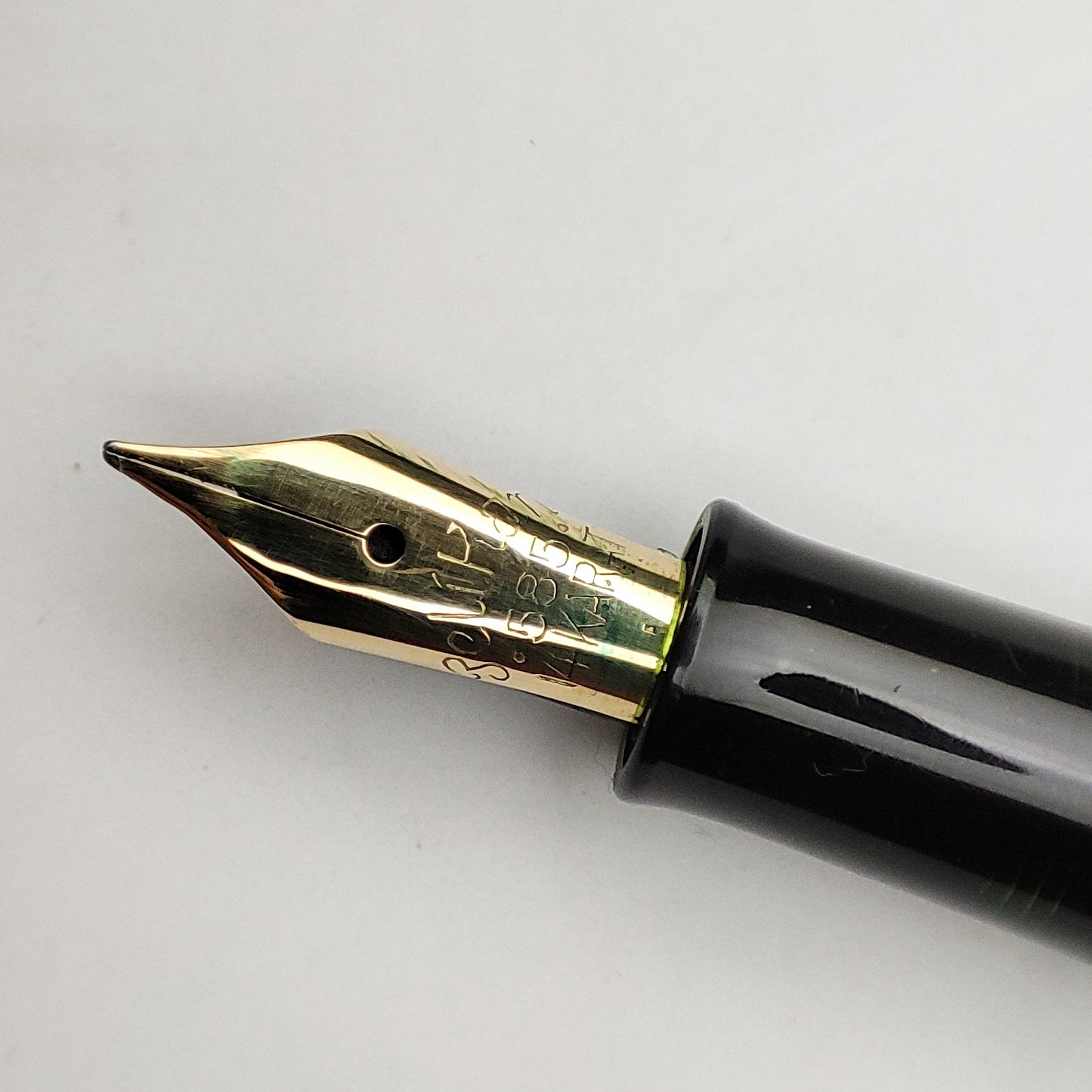 PELIKAN 100N GREEN MARBLED FOUNTAIN PEN (1949)