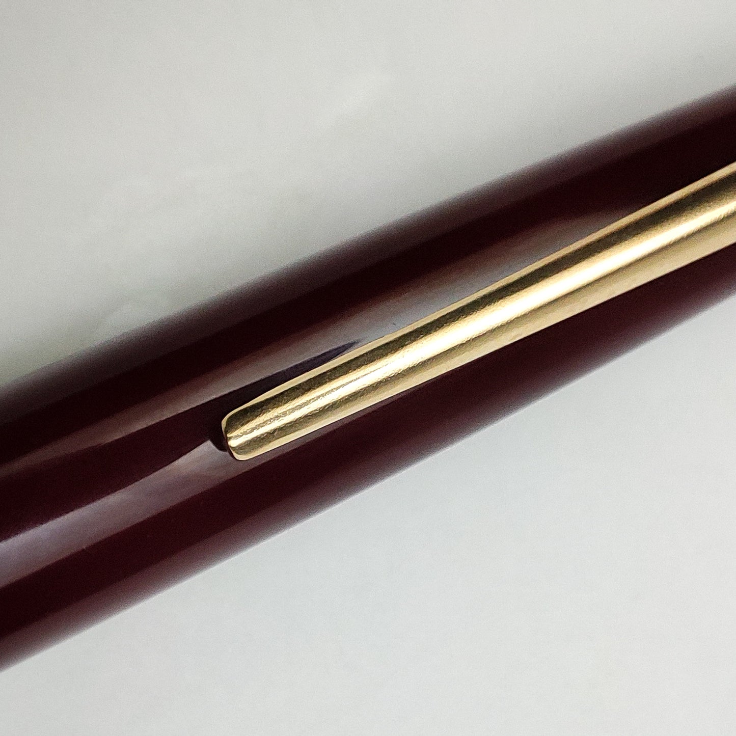 MONTBLANC 221P BURGUNDY FOUNTAIN PEN (1980s)