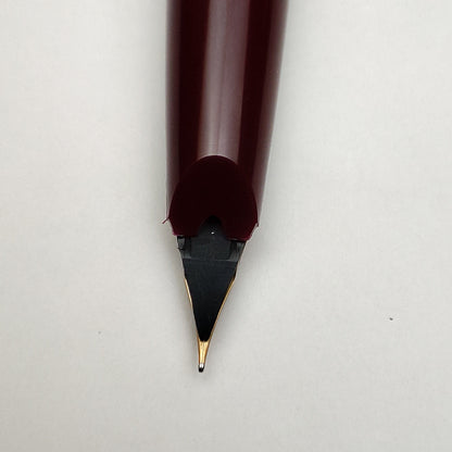 MONTBLANC 221P BURGUNDY FOUNTAIN PEN (1980s)