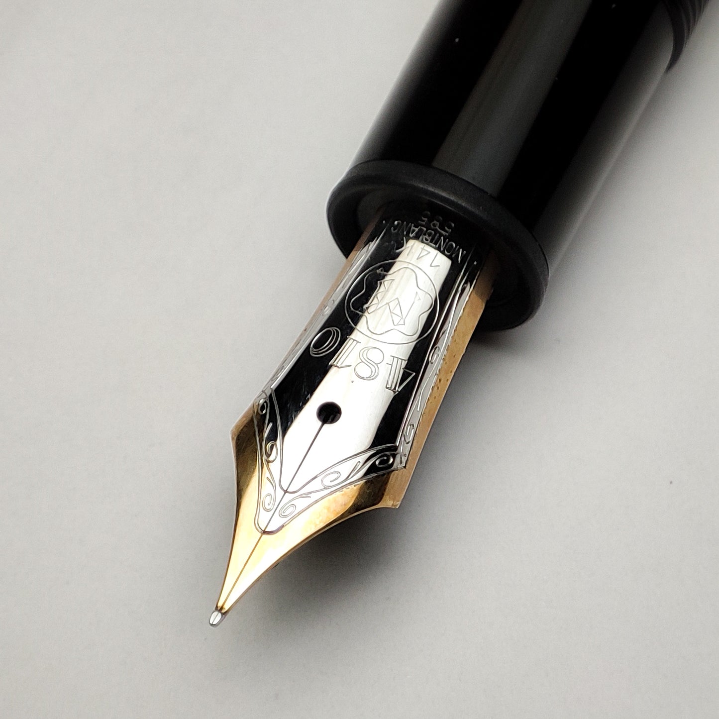 MONTBLANC 146 LEGRAND FOUNTAIN PEN (1992)