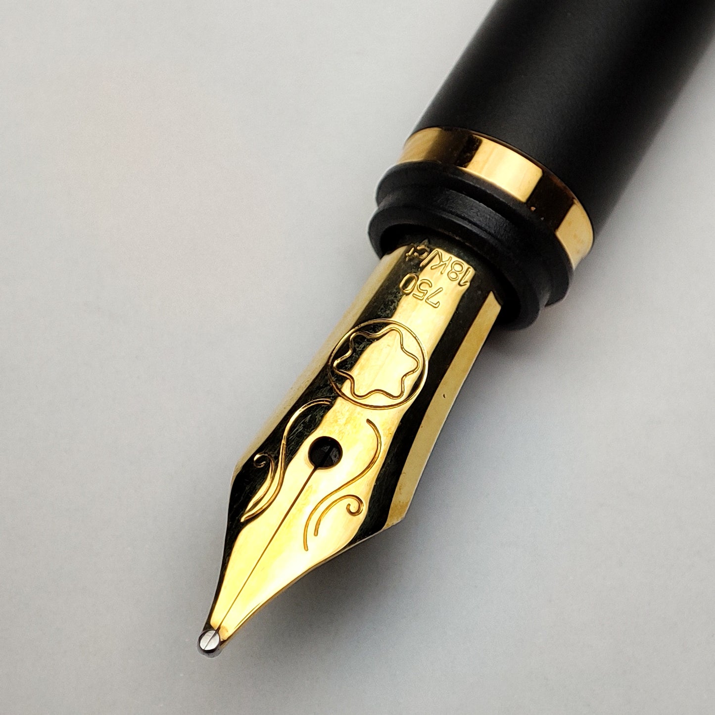 MONTBLANC NOBLESSE II BLACK LACQUER FOUNTAIN PEN (1995)