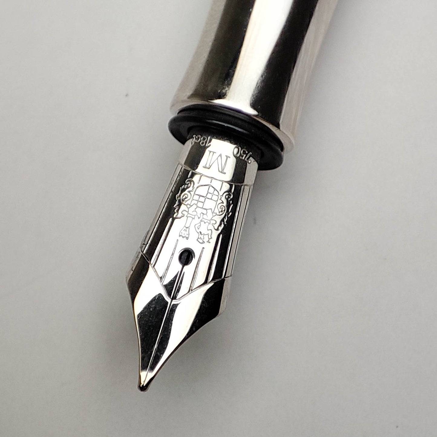 GRAF VON FABER CASTELL GUILLOCHE RHODIUM FOUNTAIN PEN