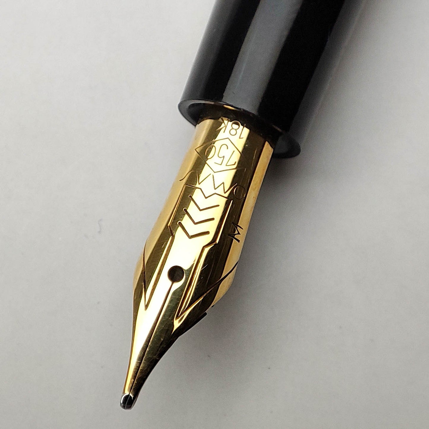 OMAS EXTRA OGIVA 556 BLACK FOUNTAIN PEN (1980s)