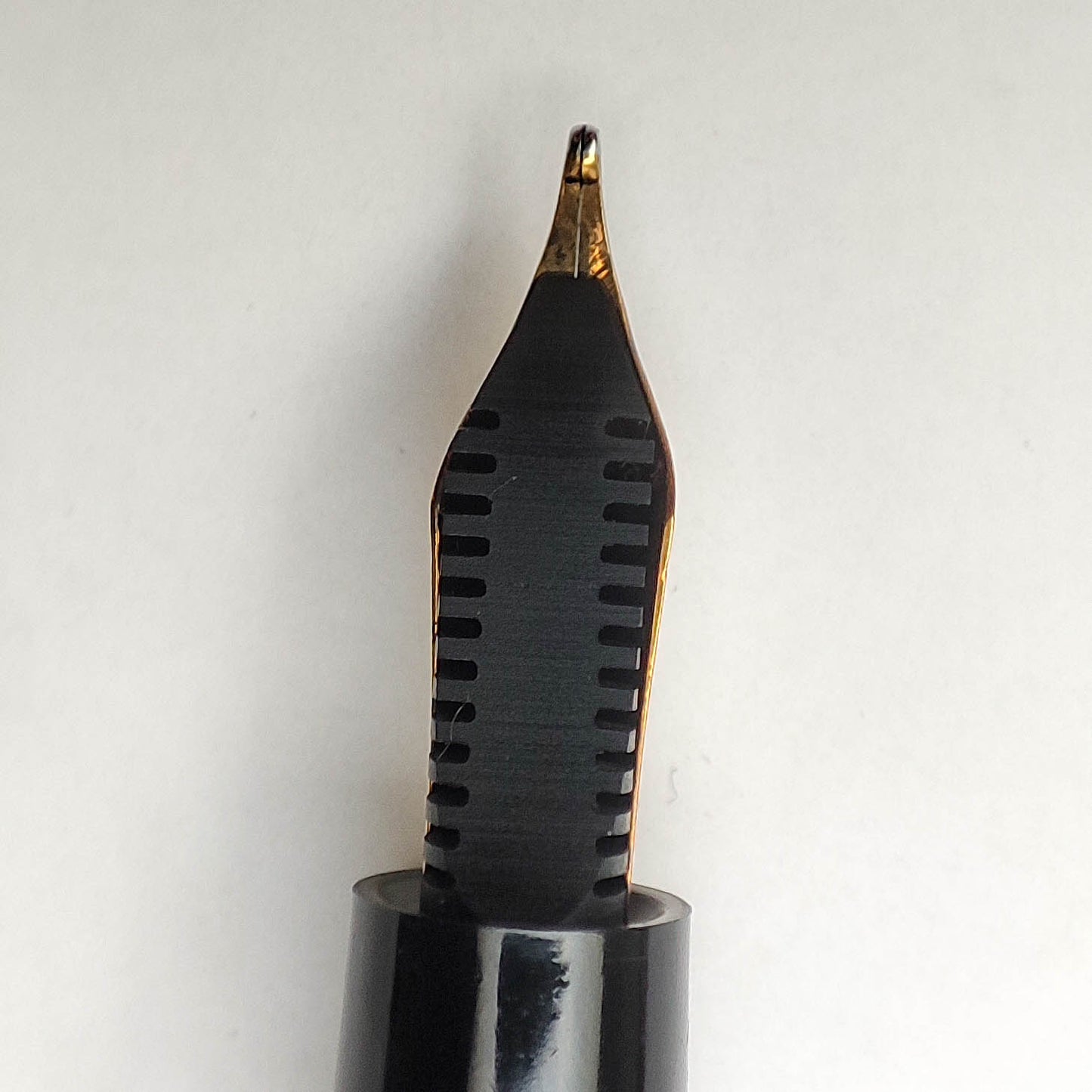 OMAS EXTRA OGIVA 556 BLACK FOUNTAIN PEN (1980s)