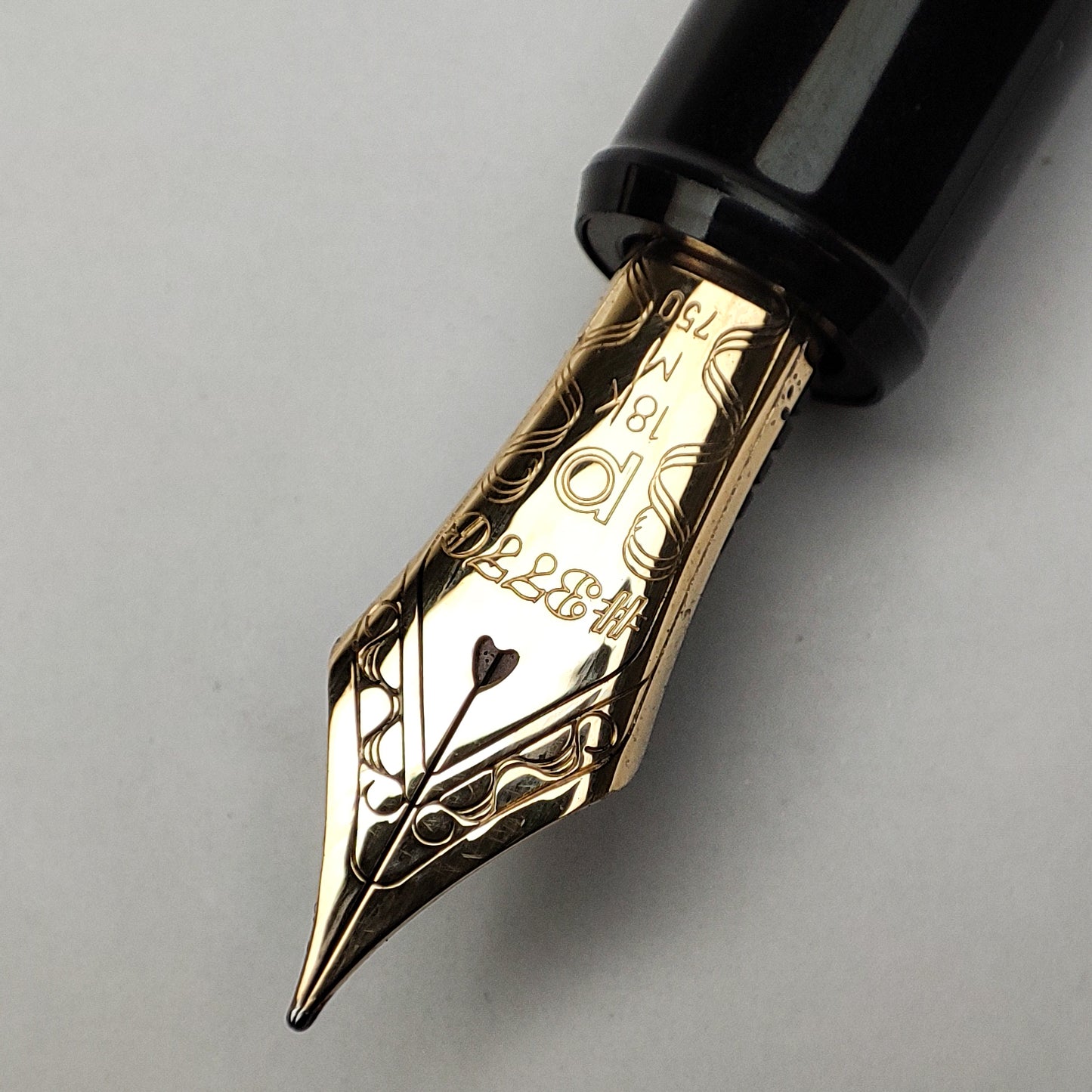 PLATINUM MAKIE YAMABUDOTORISU FOUNTAIN PEN (2010s)