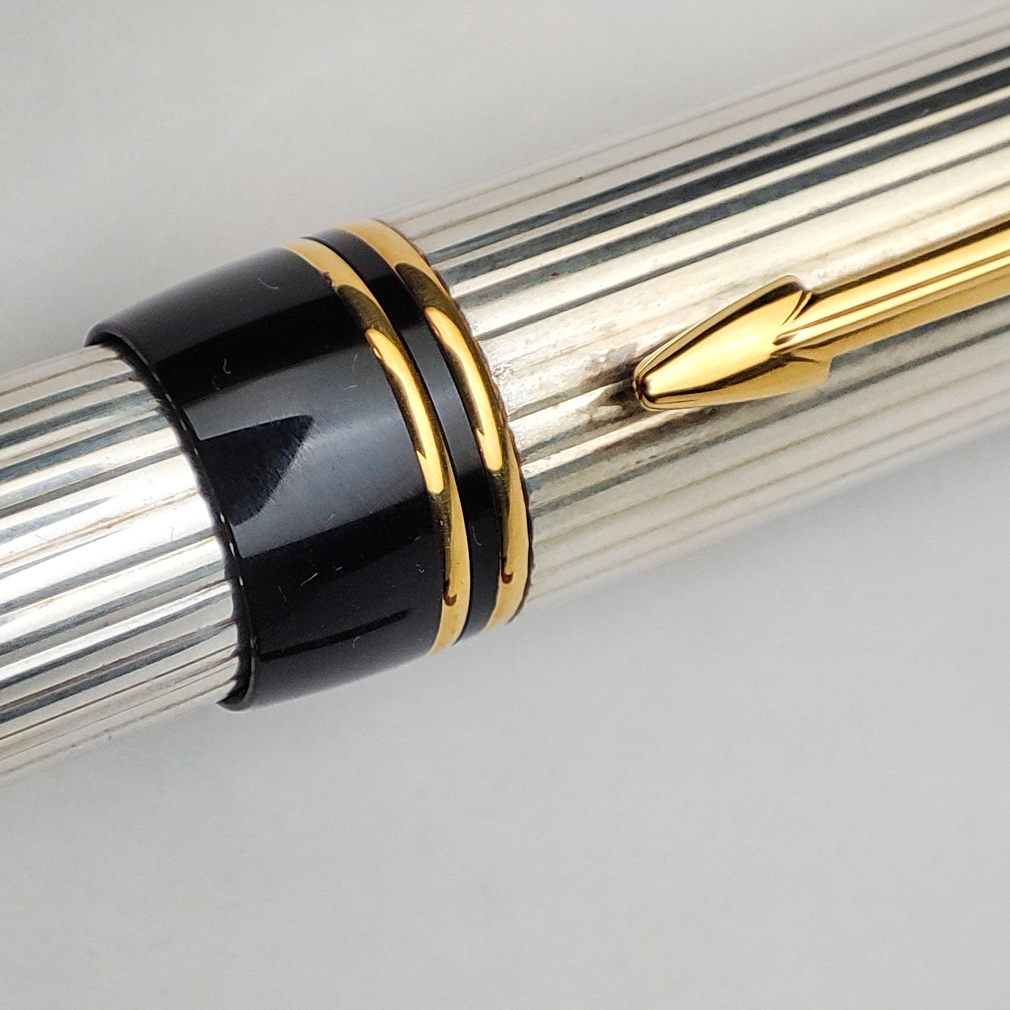 PARKER DUOFOLD CENTENNIAL GODRON STERLING SILVER FOUNTAIN PEN (1995)