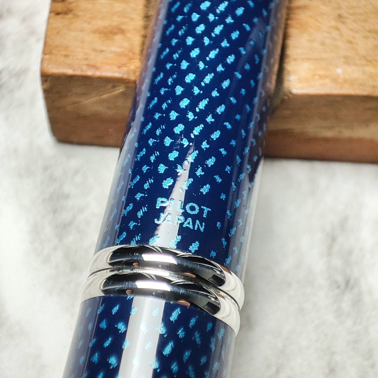 PILOT CAPLESS BLUE CARBONESQUE FOUNTAIN PEN (2011)